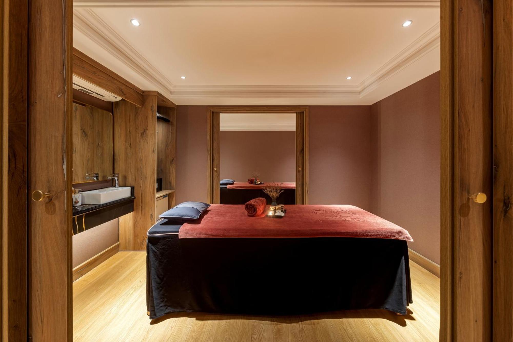 La Siesta Classic Hang Thung ฮานอย ภายนอก รูปภาพ A treatment room at The Dorchester